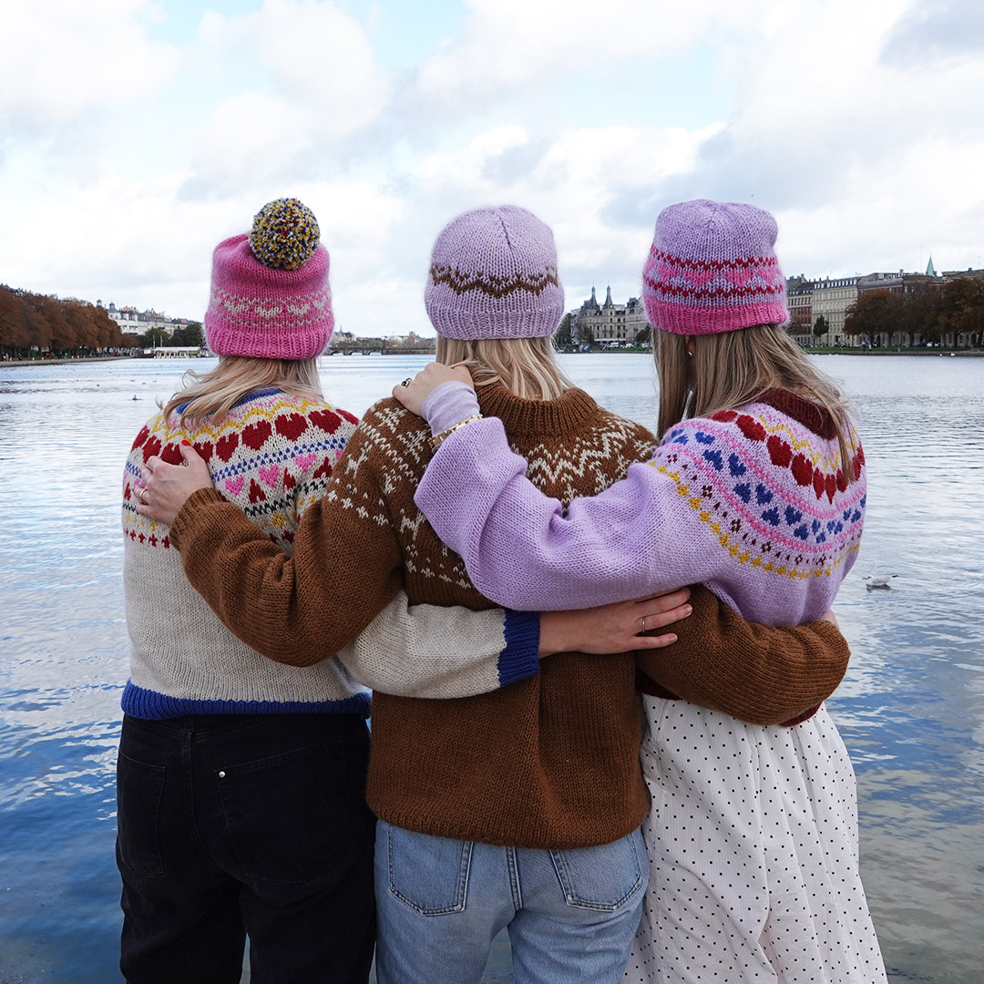 Sweater til voksne med hjerter - strikkeopskrift