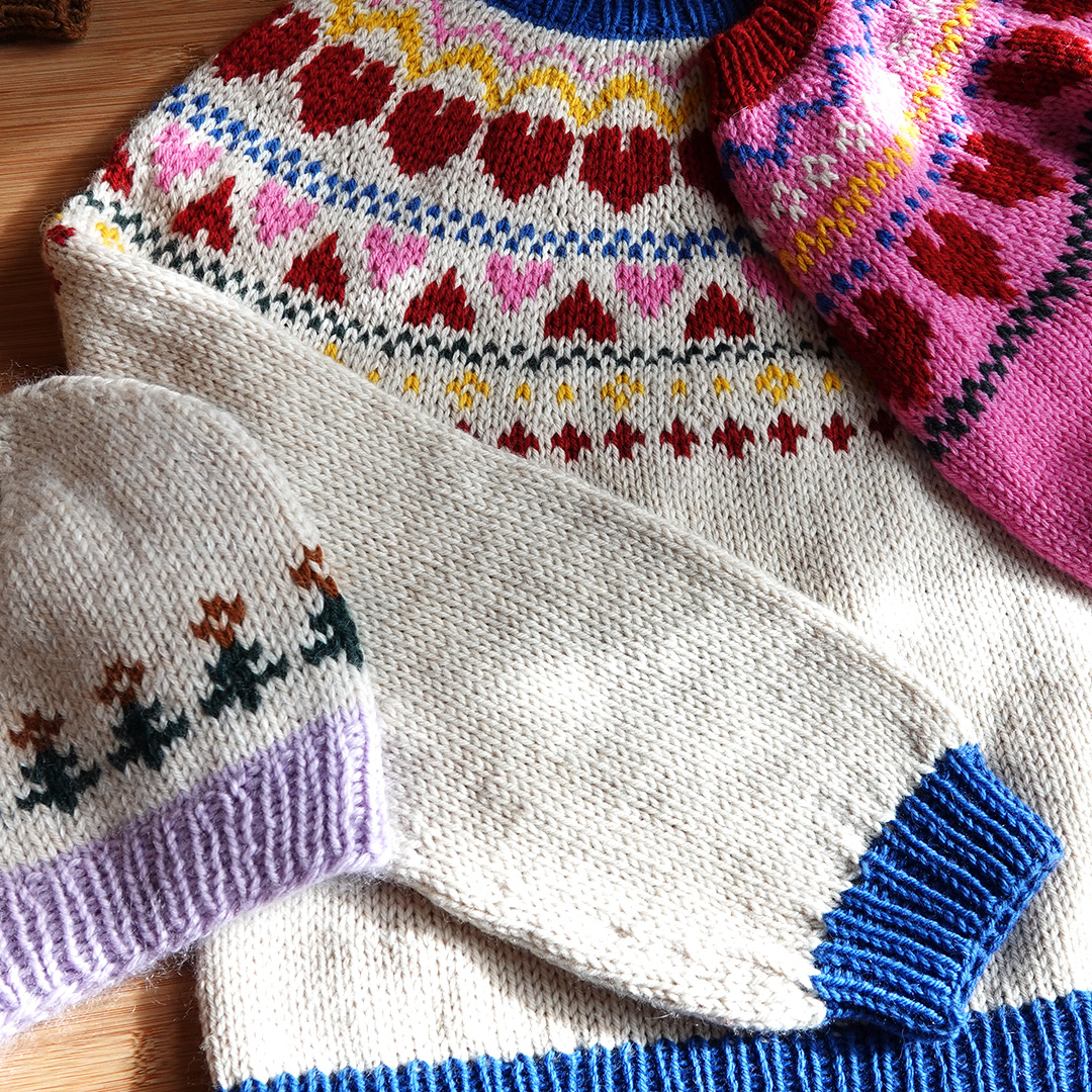 Sweater til børn med hjerter - strikkeopskrift